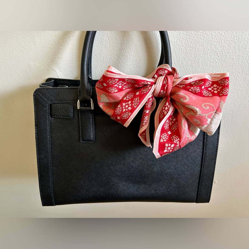 Oscar De La Renta 100% silk bag scarf